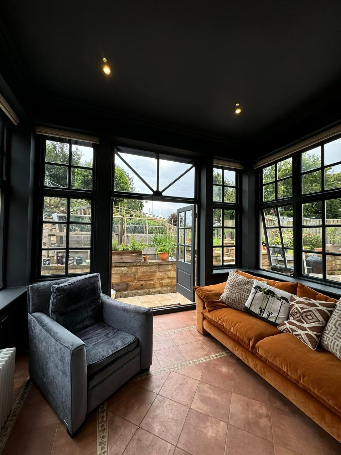 Private reading room/ patio
